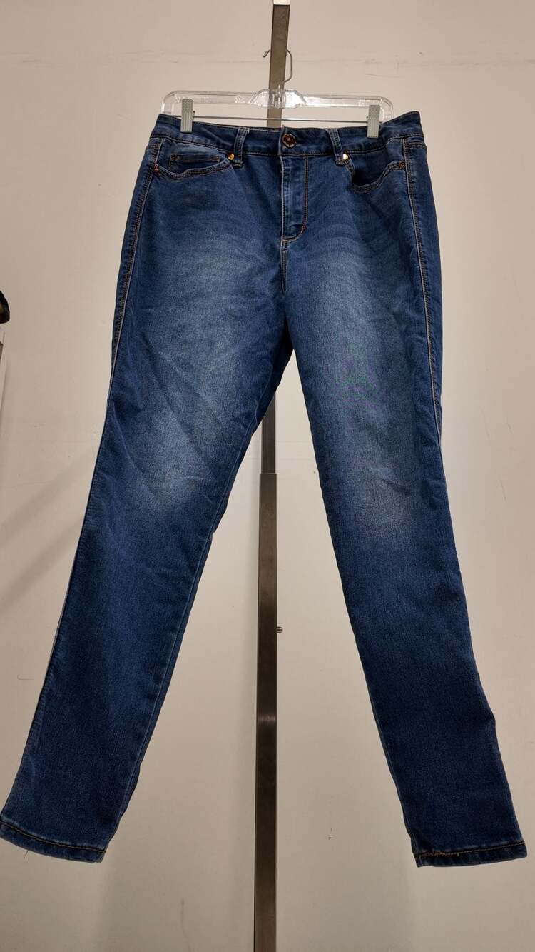 Seven7 Premium Brand Women’s Slim Straight Leg Stretch Jeans – Medium Wash (Size